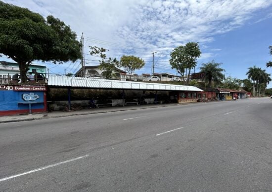 Avenida Rodrigo Otávio próximo a feira do Japiim Foto: Gildo Smith / Semacc