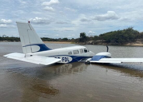 Avião faz pouso forçado em praia de Boa Vista e vídeo viraliza