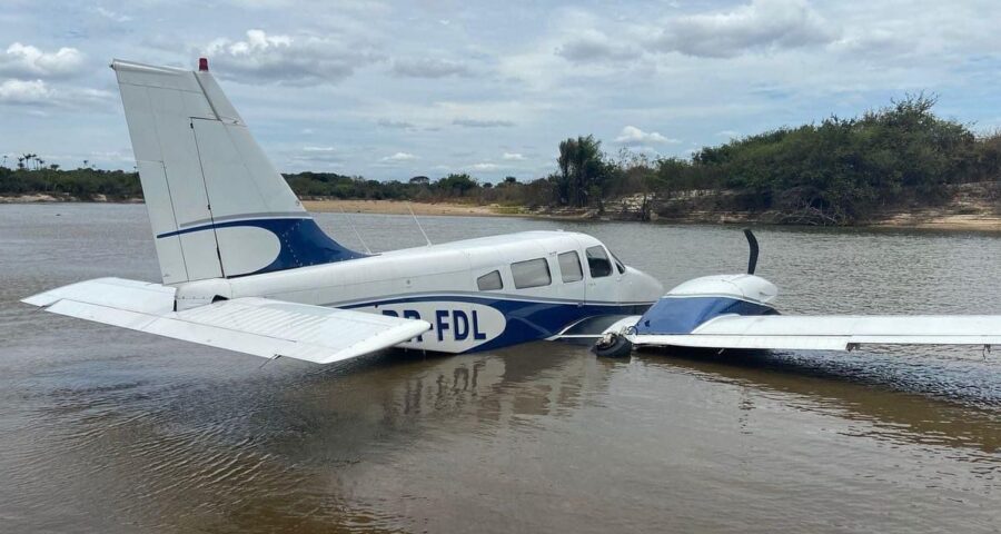 Avião faz pouso forçado em praia de Boa Vista e vídeo viraliza