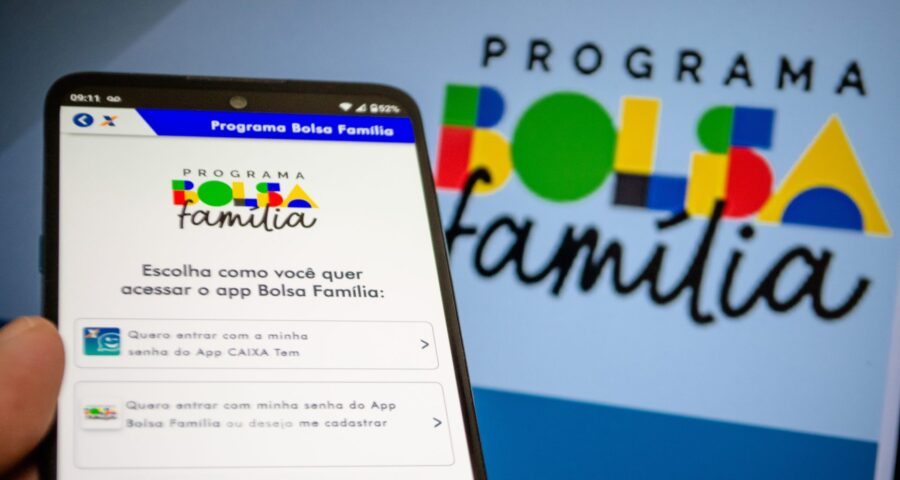 A nova versão do aplicativo Bolsa Família já está disponível para download, o aplicativo foi atualizado pela Caixa e traz consulta de parcelas, situação do benefício e opção de desligamento voluntário - Foto: Luiz Lima Jr/ Foto Arena/ Estadão Conteúdo