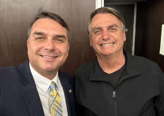 Flávio Bolsonaro e Jair Bolsonaro - Foto: Reprodução/Twitter@FlavioBolsonaro