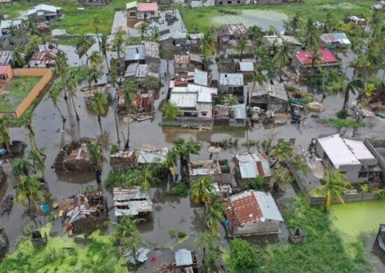 Ruas alagada e casa destruídas após a passagem do Ciclone Freddy - Foto: Reprodução/Twitter@ONUMocambique