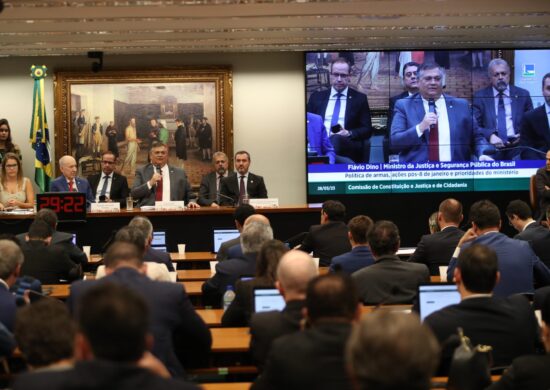 O ministro da Justiça e Segurança Pública, Flávio Dino, presta depoimento na Comissão de Constituição e Justiça e de Cidadania (CCJC) da Câmara dos Deputados, em Brasília - Foto: Wilson Junior/ Estadão Conteúdo