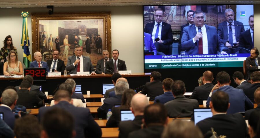 O ministro da Justiça e Segurança Pública, Flávio Dino, presta depoimento na Comissão de Constituição e Justiça e de Cidadania (CCJC) da Câmara dos Deputados, em Brasília - Foto: Wilson Junior/ Estadão Conteúdo