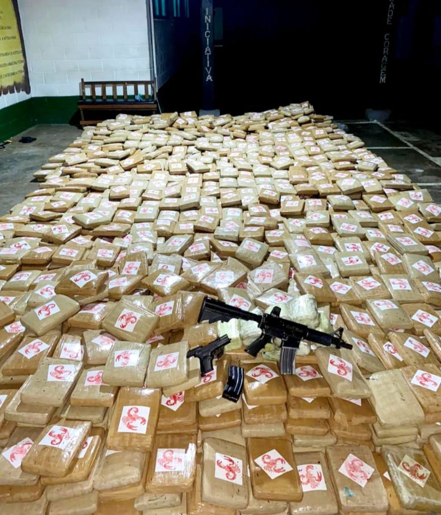 Quatro colombianos são presos com mais de 2 toneladas de drogas em Japurá-AM - Foto: Divulgação/CMA