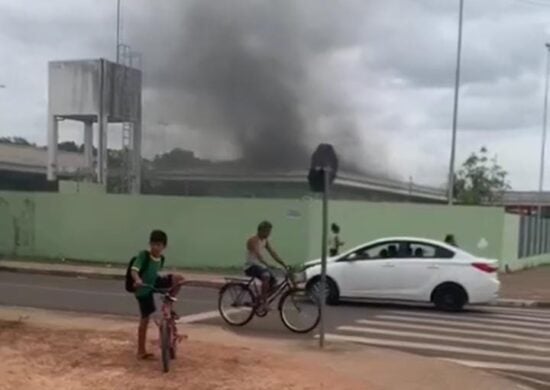 O incêndio foi controlado pelos funcionários da escola com uso de extintores - Foto: Reprodução/WhatsApp