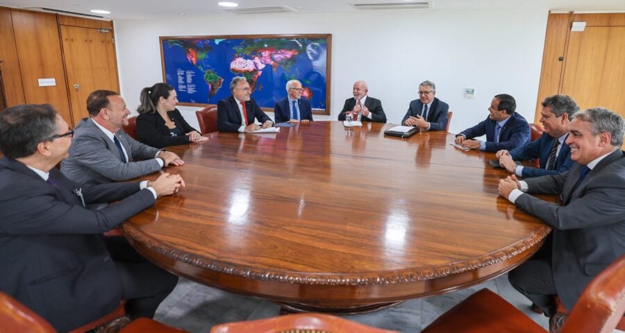 Reforma Tributária Presidente da República, Luiz Inácio Lula da Silva, durante reunião com Prefeito de Aracaju e Presidente da Frente Nacional de Prefeitos (FNP), Edvaldo Nogueira. Palácio do Planalto, Brasília no DF - Foto: Ricardo Stuckert/PR