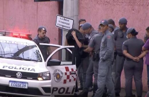 Estudante de 13 anos, autor dos ataques, foi apreendido pelos policiais militares - Foto: Primeiro ImpactoSBT