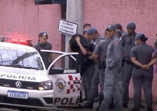 Estudante de 13 anos, autor dos ataques, foi apreendido pelos policiais militares - Foto: Primeiro ImpactoSBT