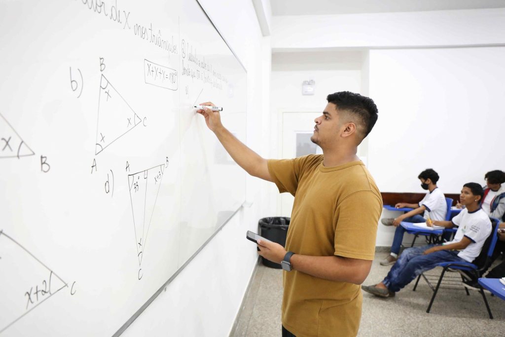 Provas da Olimpíada de Matemática preparam alunos para outras seletivas, segundo professor - Foto: Euzivaldo Queiroz/Seduc-AM