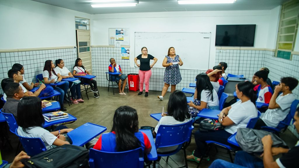 Movimento Ninguém Fora da Escola busca motivar alunos da EJA a continuarem os estudos - Foto: Matheus Perdiz/ Semed