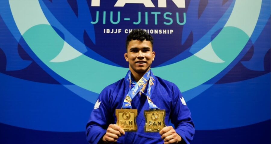 Steffano Cardoso, de 16 anos, é campeão brasileiro e mundial de jiu-jitsu - Foto: Divulgação/FAAR