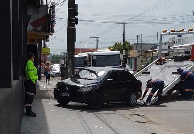 Fiscalização de trânsito autua 28 veículos e recolhe 7 automóveis em Manaus - Foto: Fiscalização/IMMU