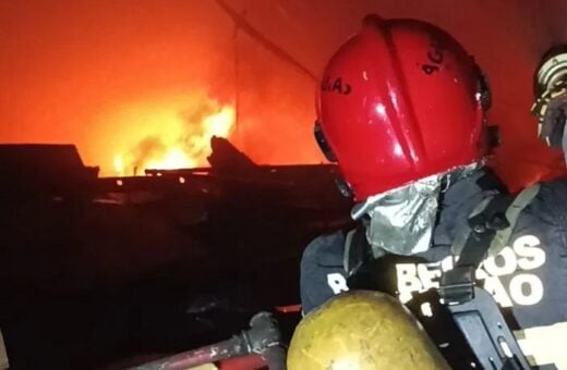 Corpo de Bombeiros combatem incêndio em shopping de São Luiz, no Maranhão - Foto: Divulgação/CBMMA