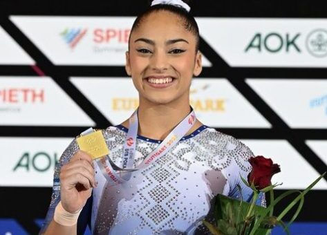 Júlia Soares é campeã no solo em torneio de gisnástica artística - Foto: Reprodução| Instagram@juju_bsoares