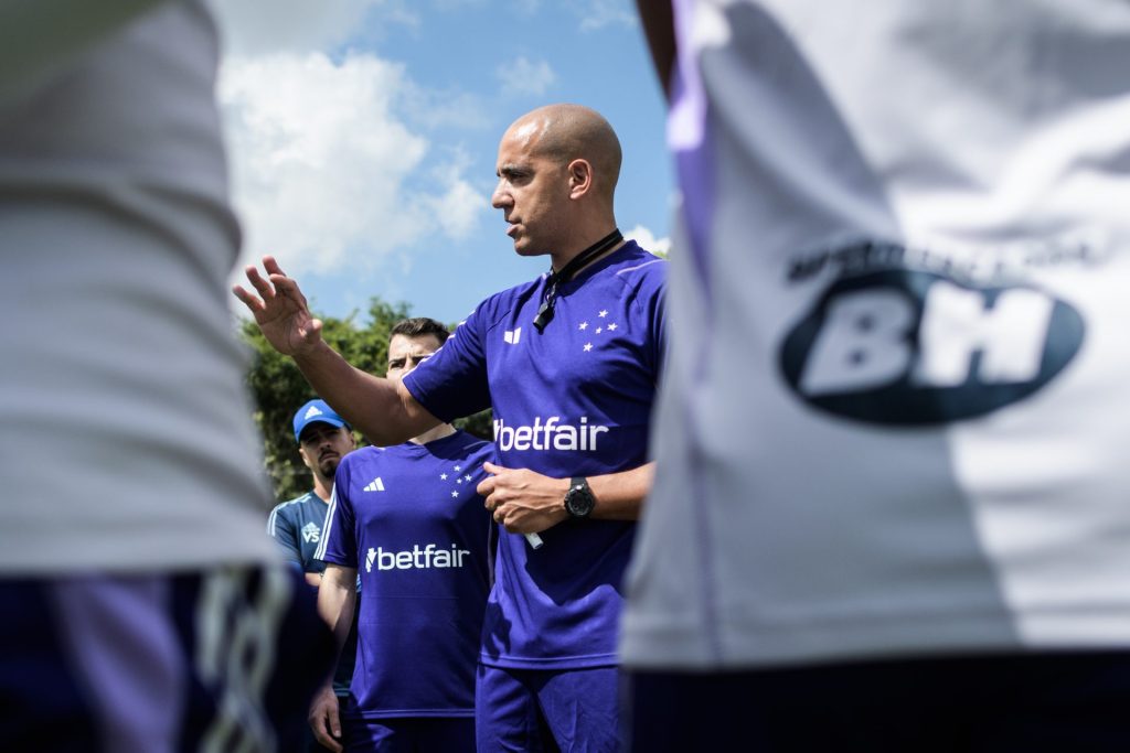 Pedro Pepa fez elogios ao elenco e descartou novas contratações - Foto: Reprodução/Twitter @cruzeiro @ggaleixo