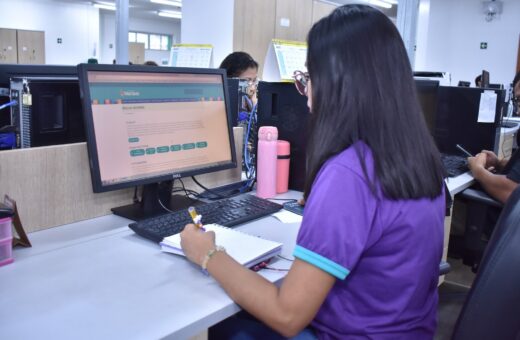 programa-bolsa-idiomas-manaus-foto-Thelson-Souza-Semad