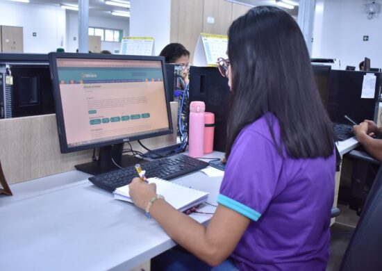 programa-bolsa-idiomas-manaus-foto-Thelson-Souza-Semad