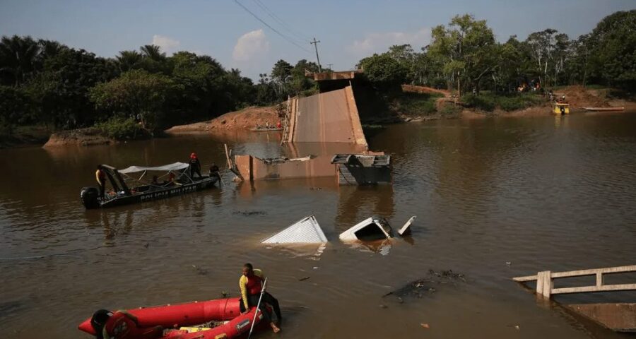 Queda da Ponte na BR-319 no Careiro, interior do Amazonas - Foto: Divulgação/Corpo de Bombeiros do Amazonas (CBAM)