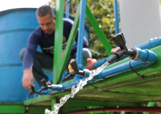 dia-mundial-da-agua-ribeirinhos-recebem-agua-tratada-foto-antonio-lima-secom