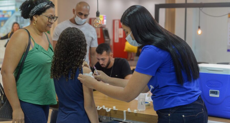 Vacinação contra a Covid-19 no Palmas Shopping neste sábado dia, 11 