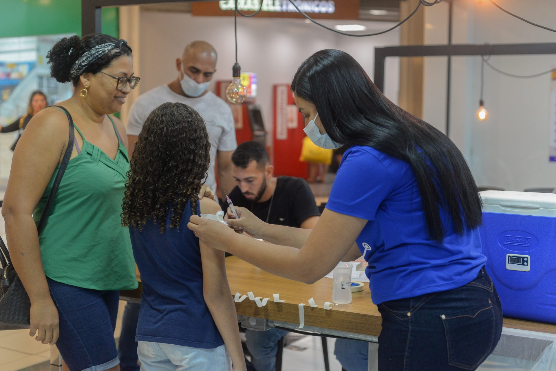 Vacinação contra a Covid-19 no Palmas Shopping neste sábado dia, 11 