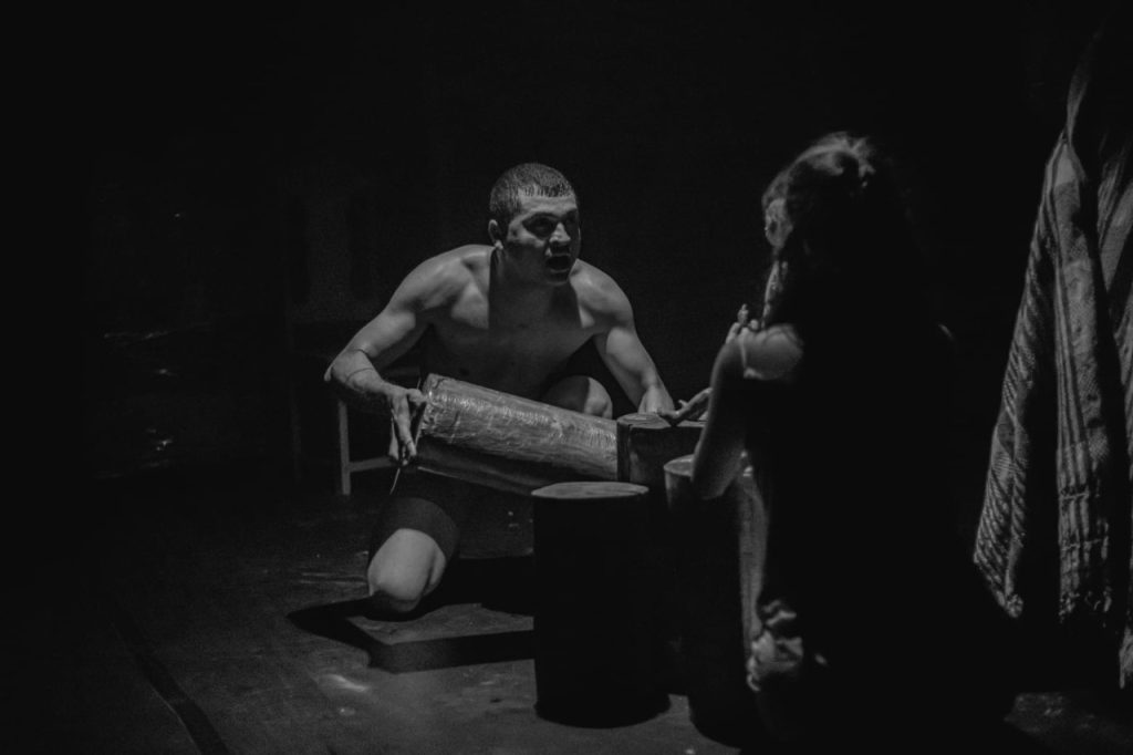 Espetáculos teatrais em Manaus - Cena de Alice Músculo +2 - Foto: Divulgação/Hamyle Nobre