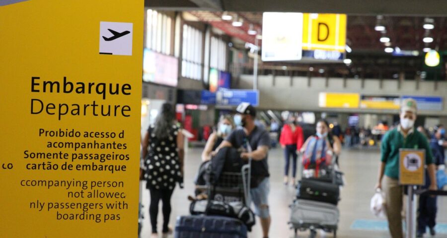 Anvisa sugere uso de máscaras nos aeroportos para público vulnerável - Foto: Rovena Rosa/Agência Brasil