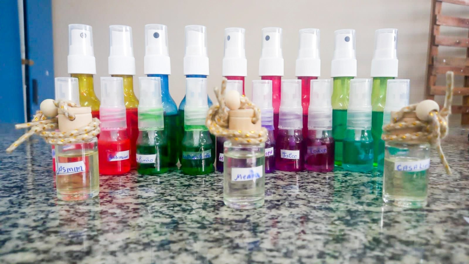 Aromatizantes e outros produtos de limpeza foram produzidos em aulas de química dos alunos da EJA - Foto: Arquivo Pessoal/Manoel Jeffreys