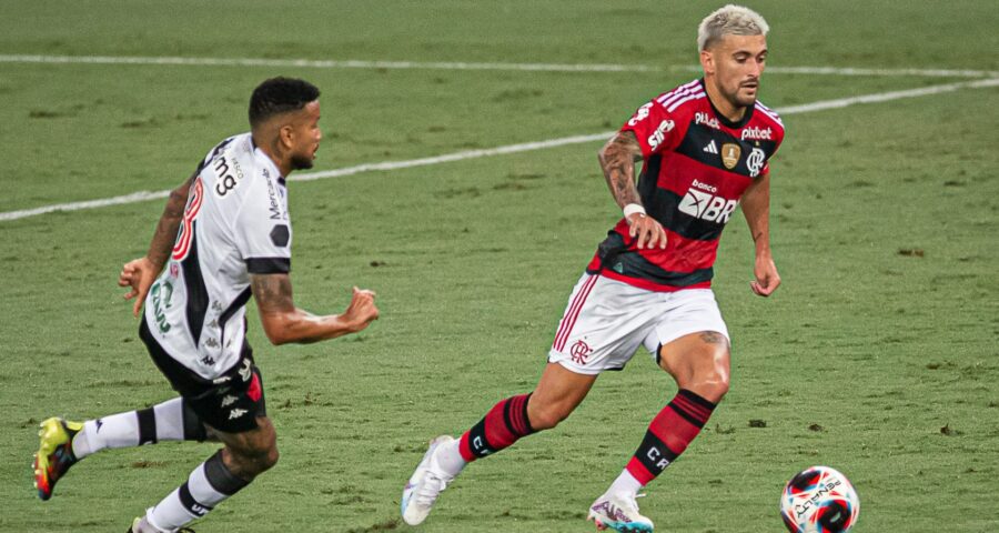 Uruguaio foi substituído no último clássico contra o Vasco, após sentir dores na coxa - Foto: Paula Reis/CRF/divulgação