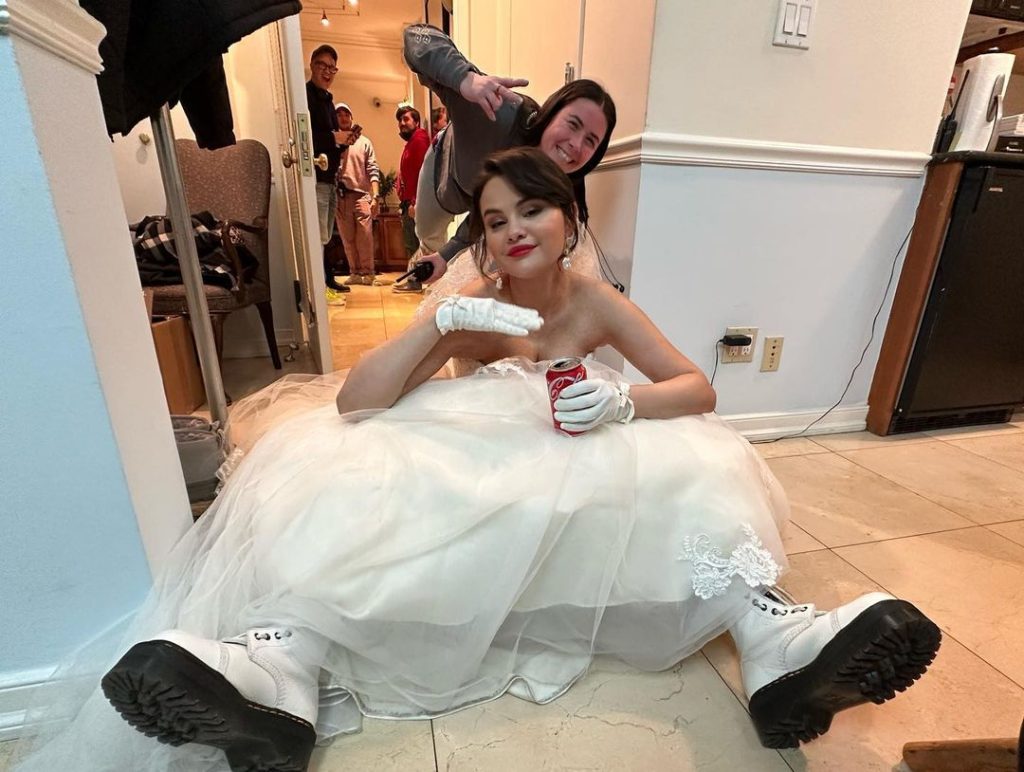 Selena Gomez vestida de noiva - Foto: Reprodução/Instagram @selenagomez