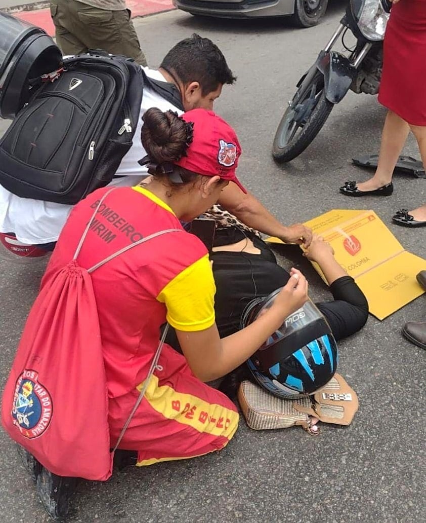 Bombeira Mirim imobilizou vítima de acidente de moto - Foto: Divulgação/CBMAM