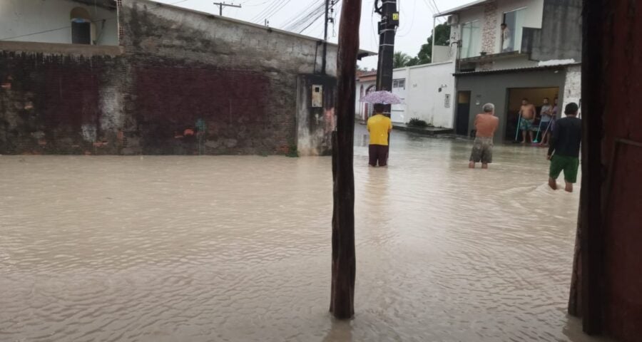 Chuva acontece desde a madrugada deste domingo, 12 - Foto: Reprodução/WhatsApp