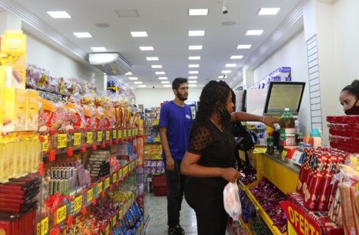 Segundo estudo sobre intenção de consumo das famílias, acesso ao crédito teve recuo em março - Foto: Tânio Rêgo/Agência Brasil