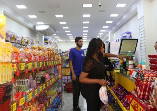 Segundo estudo sobre intenção de consumo das famílias, acesso ao crédito teve recuo em março - Foto: Tânio Rêgo/Agência Brasil