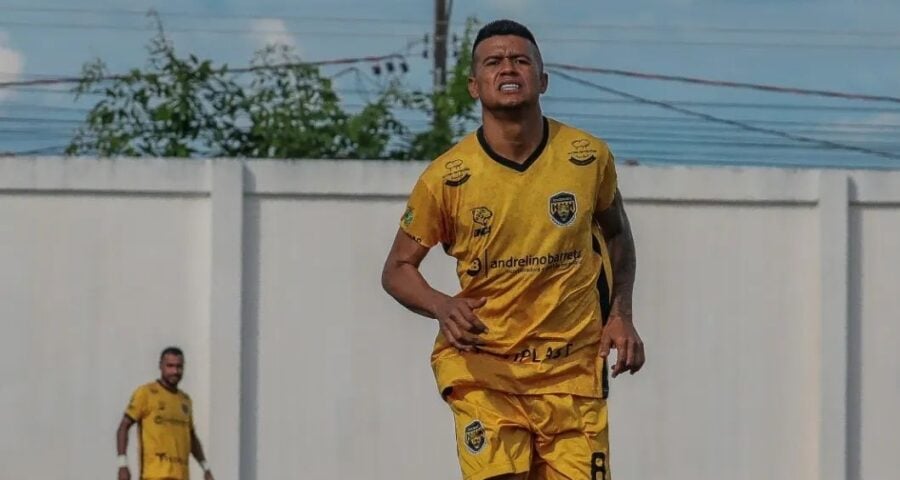 Segundo clube, jogador está em liberdade e disponível para jogar neste sábado (4) - Foto: Reprodução/Instagram @delcineyy