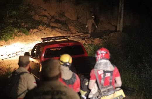 deslizamento de barranco terra em Manaus