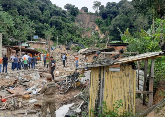 Deslizamento de terra devido às chuvasprovocou a morte de 8 pessoas em Manaus - Foto: André Mereilles/Portal Norte