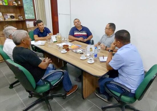 Encontro entre produtores rurais de Parintins e diretora do Idam ocorreu na segunda (13) - Foto: Divulgação/Idam