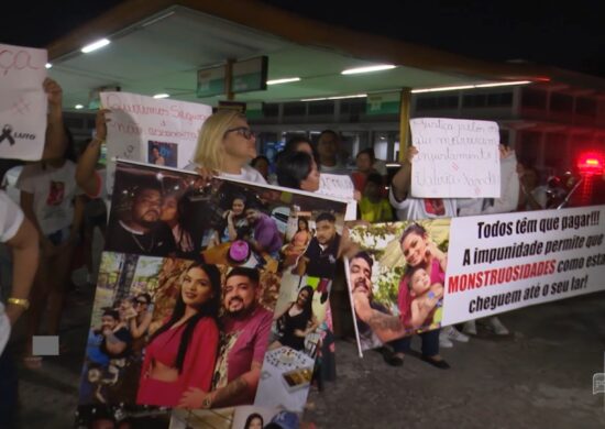 Familiares de casal morto em chacina fazem manifestação em Manaus