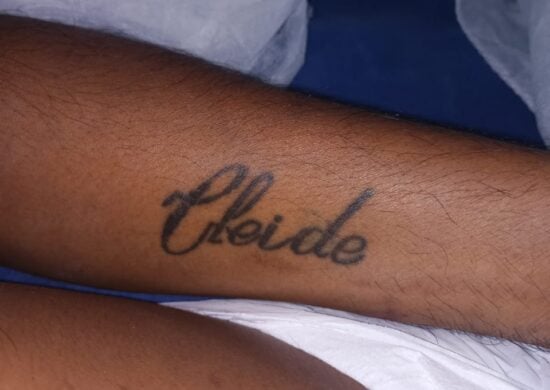 Homem internado tem tatuagem com nome Cleide - Foto: Divulgação/SES-AM