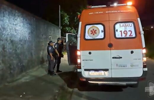 Homem tem mãos perfuradas por disparos de arma de fogo em Manaus