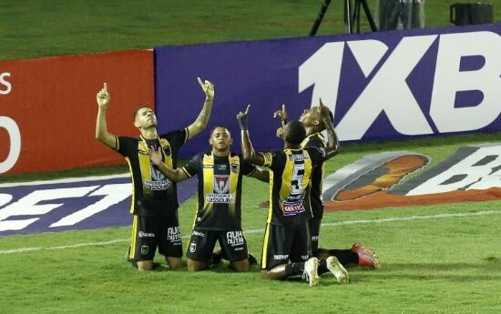 Com gols de Pedrinho e Lelê, Volta Redonda venceu o Fluminense neste domingo (12) - Foto: Úrsula Nery/Ferj/divulgação