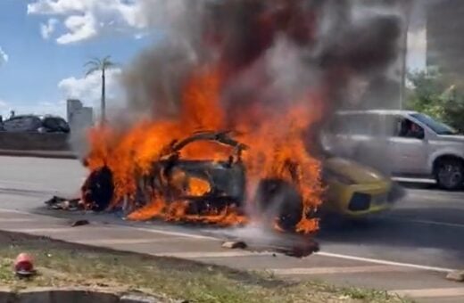 Lamborghini em chamas em Belo Horizonte - Foto: Reprodução/Twitter @heverntonfutebol