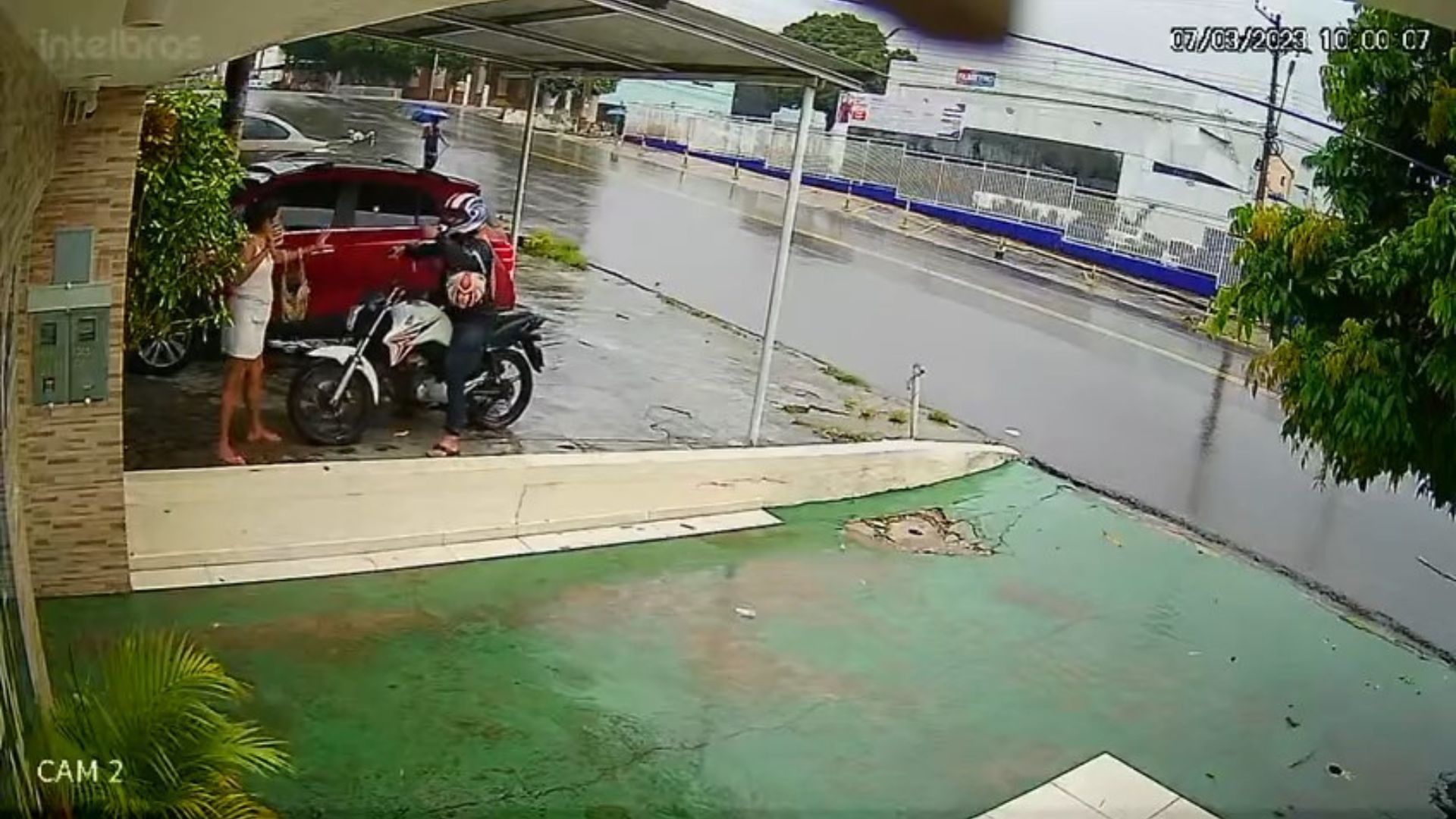 Homem vestido de mototaxi abordou a mulher - Foto: Reprodução/WhatsApp