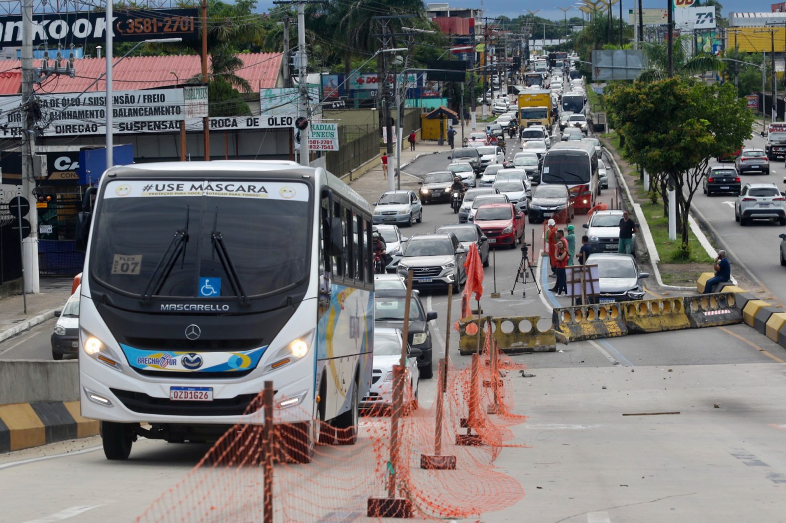 Trânsito no viaduto do Manoa foi parcialmente interditado em fevereiro para reparos na estrutura - Foto: Divulgação/Seminf
