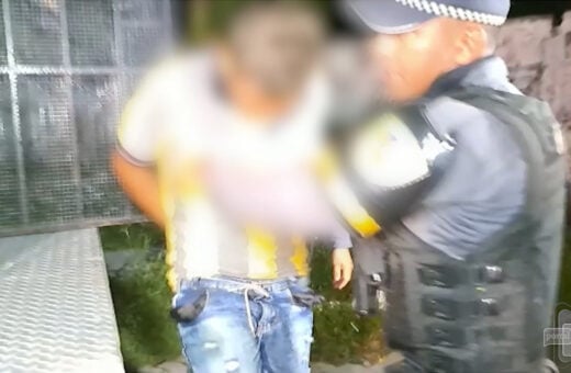 Polícia apreende adolescente com arma falsa e celulares em Manaus