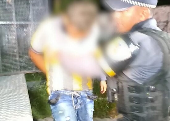 Polícia apreende adolescente com arma falsa e celulares em Manaus