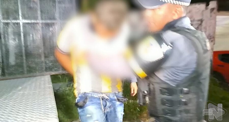 Polícia apreende adolescente com arma falsa e celulares em Manaus