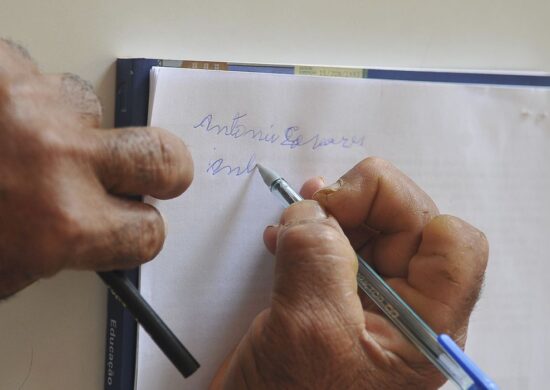 Selecionados para ProJovem Urbano irão atuar na educação de jovens e adultos - Foto: Arquivo/Agência Brasil